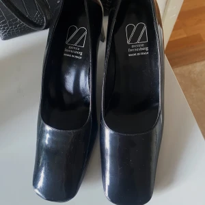 Italienska pumps  - Säljer dessa unika klackskor från Italien, unik design. Storlek 36.