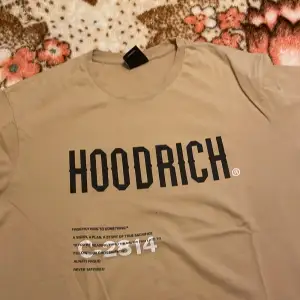 Hoodrich T-shirt, helt ny, 9/10 skick 