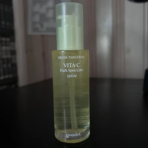 Koreansk Vitamin C Serum  - Koreansk Vitamin C serum från Goodal. Ca 70% kvar säljer för att det inte riktigt var min sak 🤷🏻‍♀️ beställt från Lyko för 359kr. Dm för fler frågor