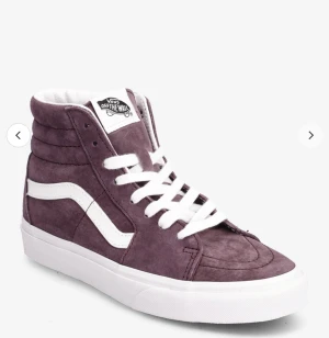 Vans  - Storlek 39  Färg: Lila / vinröd  Bra skick då endast använt ett fåtal gånger   