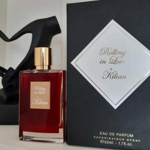 Säljer denna otroligt lyxiga parfymen från Killian då den inte kommer till användning.  Har bara testat den så flaskan är helt full.💕