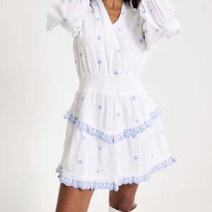 Neo noir  sett - Säljer nu mitt jätte fina neo nori sett som är en blus och en kjol som jag köpte på Jackie i Maj 2023. Jag har använt de 2 gånger och det kommer tyvärr inte till användning ❤️skriv privat för mer bilder och frågor 🥰köpt nytt för 1300kr