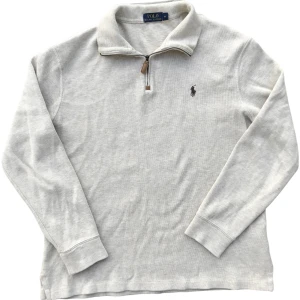 Ralph Lauren Half-Zip Beige - Supersnygg beige / gräddvit Ralph Lauren Halfzip i bra skick! Storlek M, ställ gärna frågor!😊