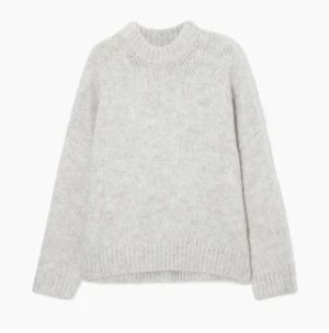 Stickad tröja arket - Supersnygg stickad tröja i nyskick från Arket i ull och mohair!! Supermysig nu till hösten (lånade bilder) ordinarie pris är 900 säljer för 450