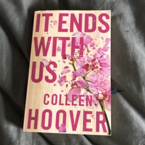 It ends with us - Säljer boken för att den inte blir läst, ganska bra skick lite skrynkliga sidor men det är inget som märks! 