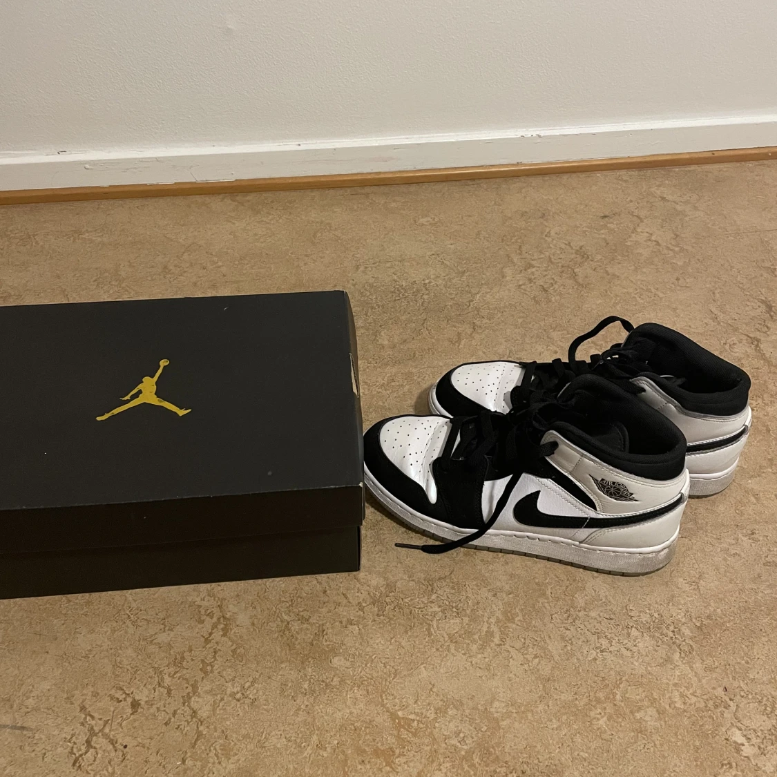 JORDAN 1