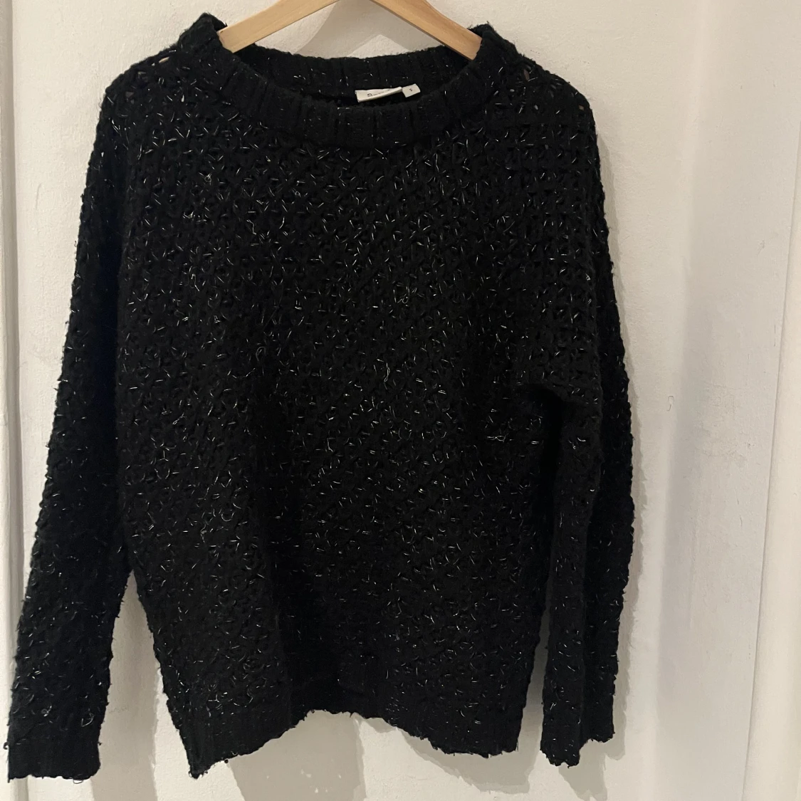 Svart tjocktröja med glitter