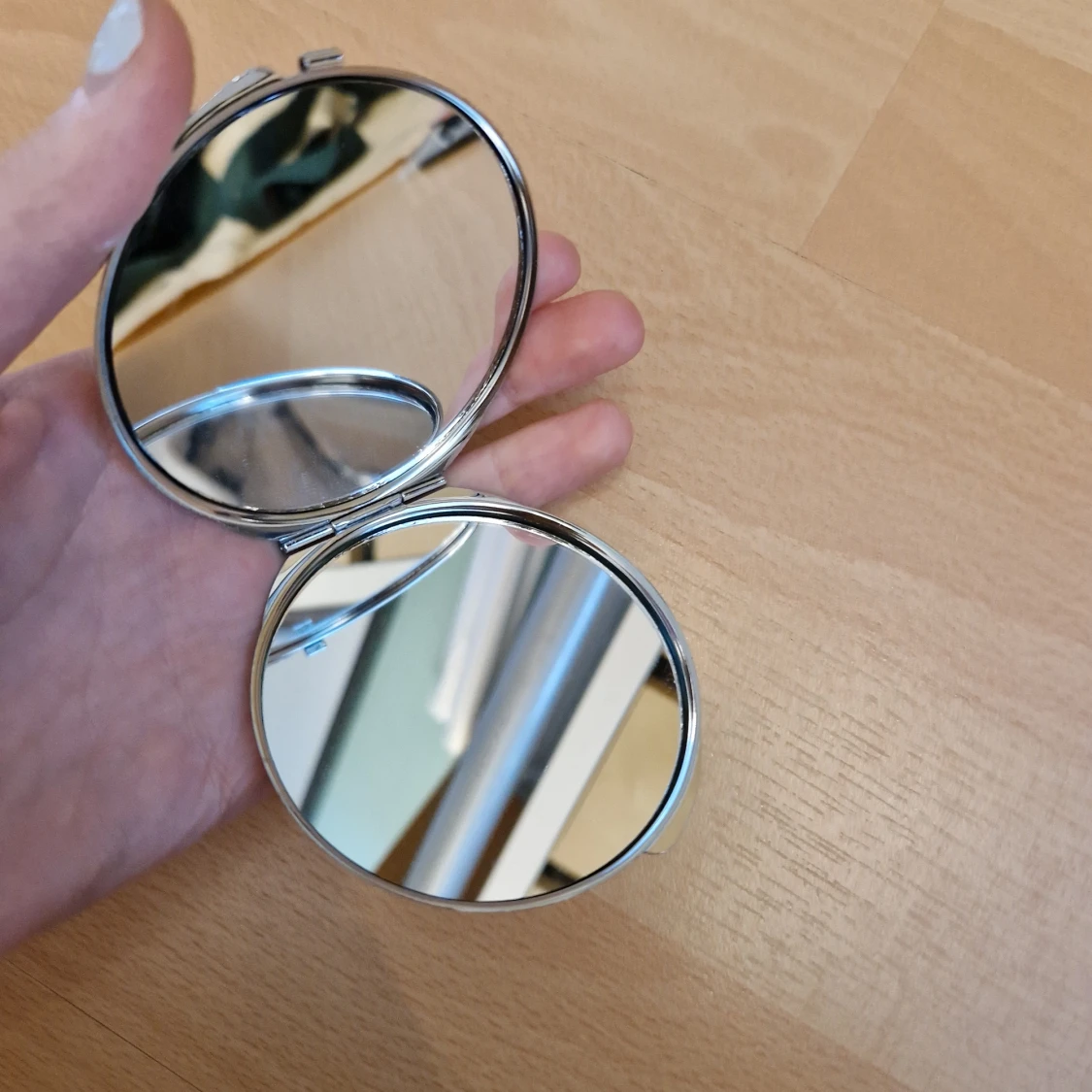 MONSTA X spegel - 90