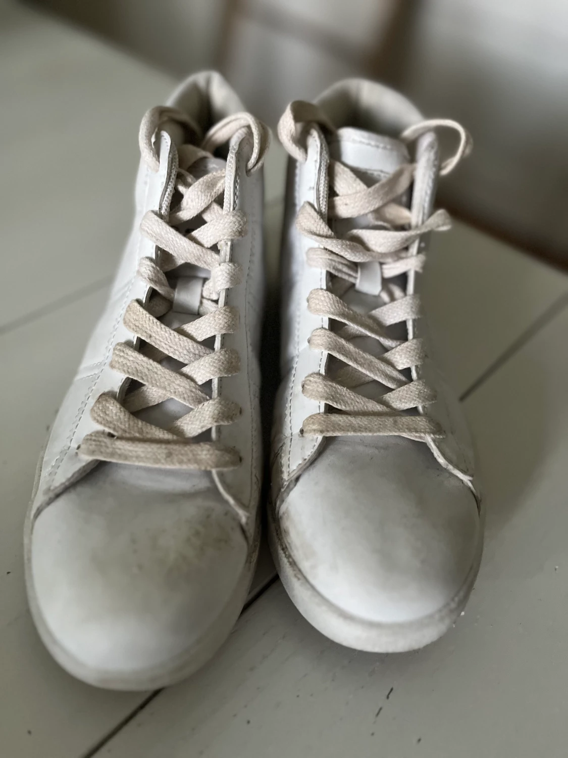 Gymnastikskor vita från SOC