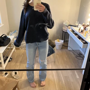 Low bootcut Jeans - Säljer dessa low waist, bootcut jeans. Som är i nyskick. Jag är 170, materialet är stretchigt så det passar många❤️