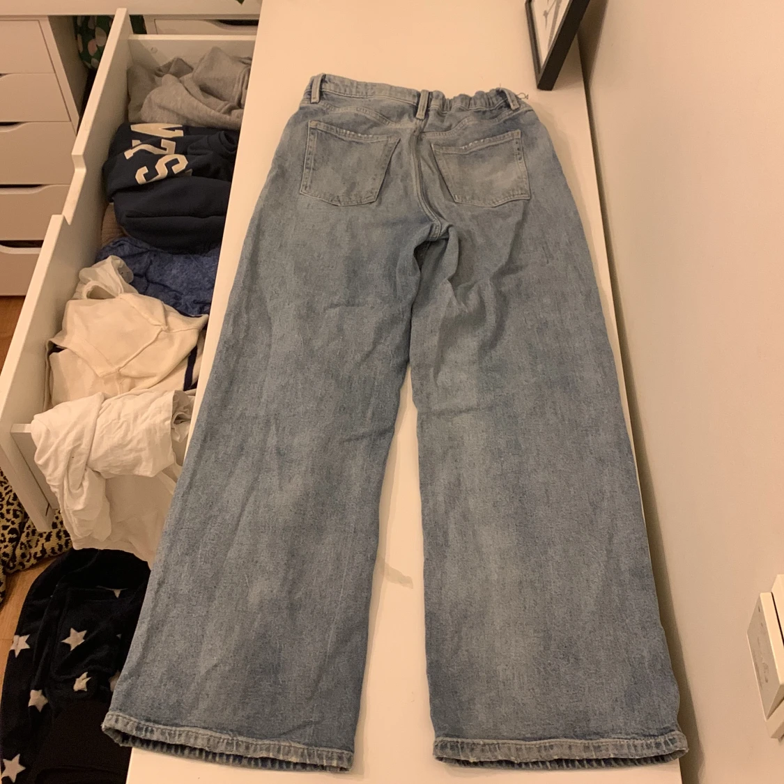 Ett par oanvända baggy-jeans, high waist, wide leg.  - 90