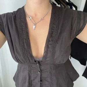 Dior, Halsband - Halsband från dior, så så snyggt, men kommer inte längre till användning;(