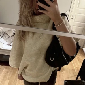 Stickad trekvartsärmad polo tröja zara - DRÖMTRÖJAN 💞💞💞💞 så jävla snygg