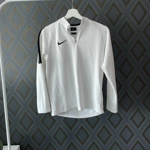 Tränings Tröja - Nike Dri-Fit tränings tröja i bra skick