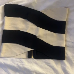 Tube top  - Säljer denna as snygga tube toppen från cider då den inte kommer till användning såpass mycket. 