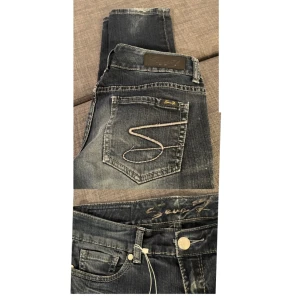 Jeans - Har inga bilder på hur dom sitter på då dom inte passar mig🩷