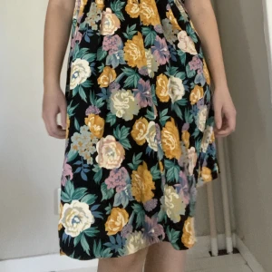 Sommarklänning - Så fin sommarklänning! Har haft den jättelänge men kommer inte till användning längre tyvärr. 