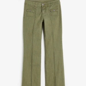 Gröna jeans hm - Säljer dessa populära jeansen från hm som är helt slutsålda. I nyskick, blir budgivning om många är intresserade💓