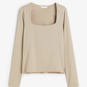 Beige topp - Helt ny, lappen kvar! Helt slutsåld överallt, min är aldrig använd!🌟