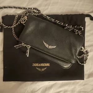 Zadig väska - Intresse koll! Kom gärna med egna pris förslag, är öppen för byten (helst maje väska) 