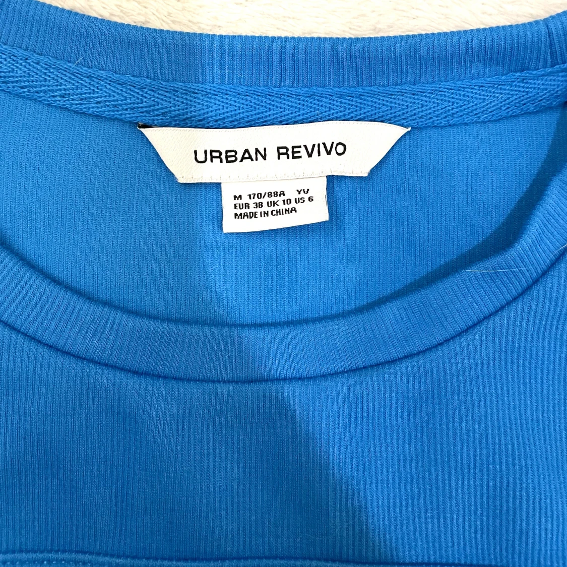 Crop top med text - 90