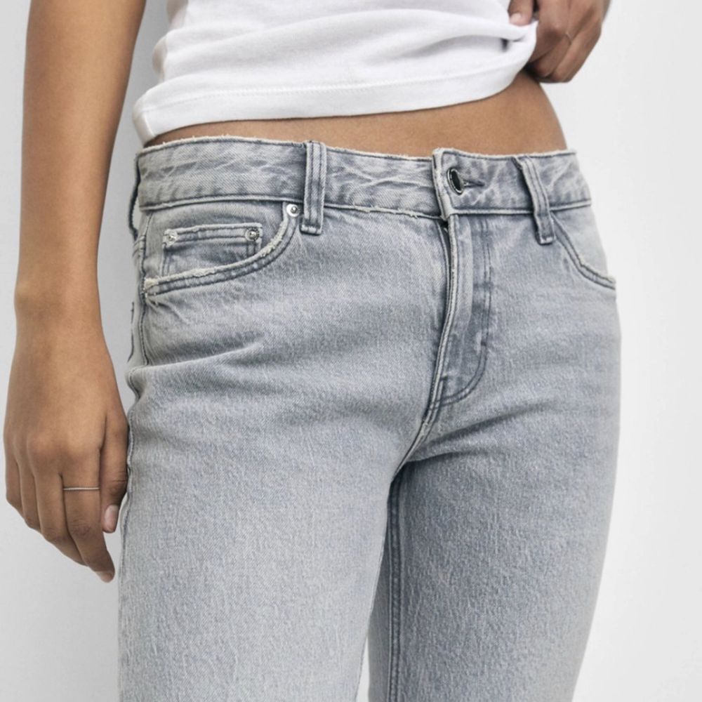 Grå Grå lågmidjade jeans | Plick Second Hand