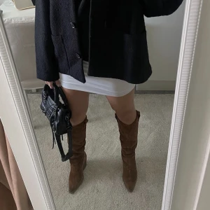 Bronx stövlar  - Världens finaste stövlar från Bronx. Storlek 37/38. Säljs då dom tyvärr är försmå 🥲Frakt tillkommer 