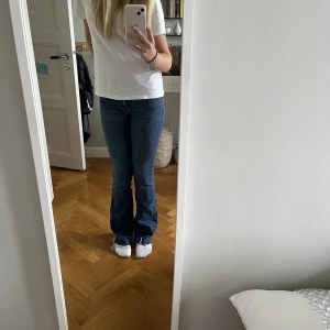 Zara Jeans - Säljer mina bootcut zara jeans, då dom är lite för små i midjan och inte kommer till användning!🩵🩵 Nyskick, jag är 170 