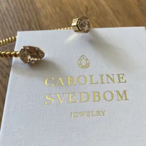 Säljer detta fina armband från Caroline Svedblom. Mycket fint och knappt använt