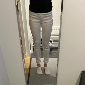 Jeggings  - Jeggings från Gina Tricot i strl S. Använda en gång. 