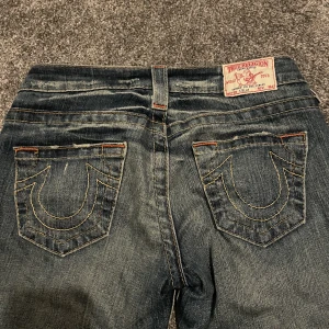 True religion jeans - Säljer dessa smått använda true religion jeans då dom blivit för små.