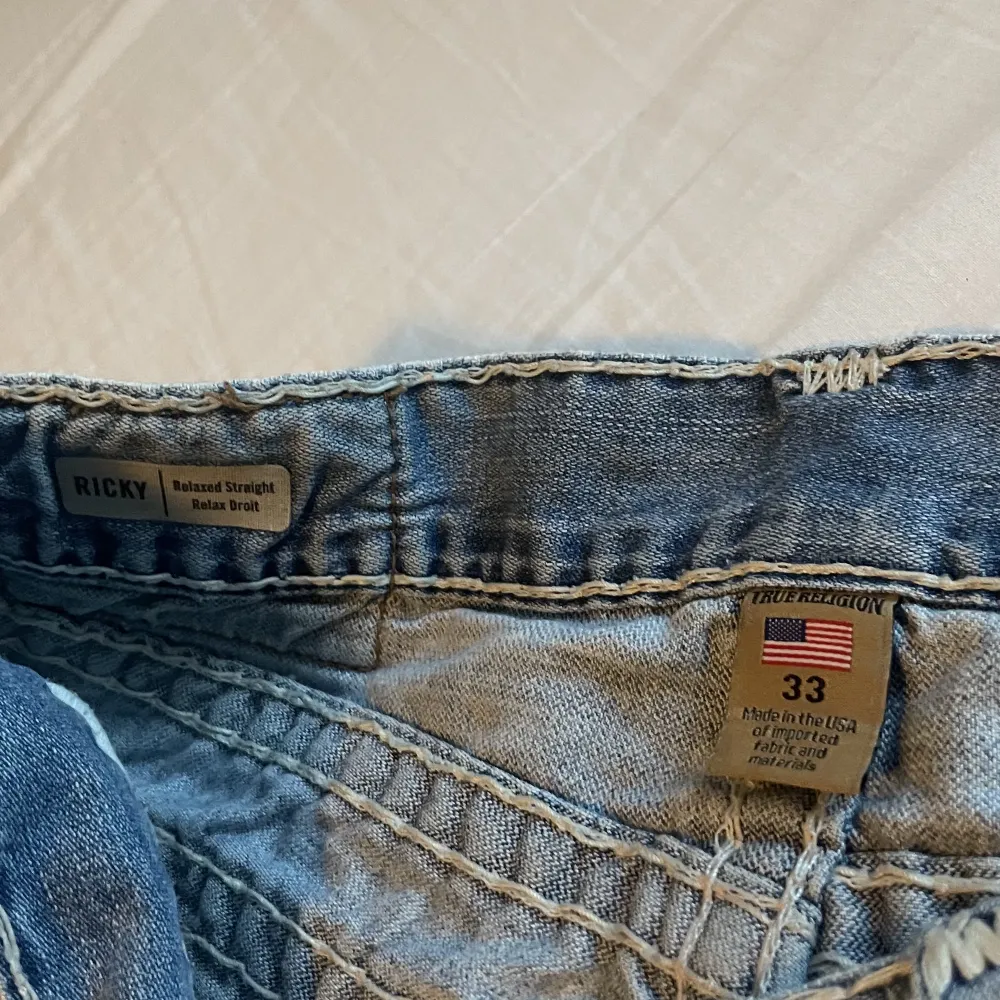 Säljer mina True Religion jeans då jag inte använder dem längre. . Jeans & Byxor.