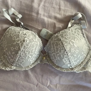Olivgrön bh - Fint skick, använd kke 2ggr  