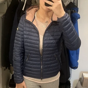 Colmar Jacka - Colmar jacka, bara testad och ej använd. Som ny fint skick. Hör av er för fler frågor eller om ni är intresserade❤️Vid snabbköp kan jag gå ner i pris!