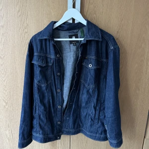 G-star  - G-star jacka som är i skicket 9,5/10 skriv vid intresse priset kan diskuteras 