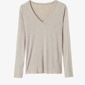 Intimissimi tröja - Säljer nu min jättefina intimissimi tröja på grund av att den inte kommer till användning. Knappt använd och är i väldigt bra skick. Skriv privat vid funderingar/frågor💗