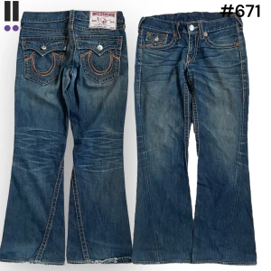 True religion jeans #671 - True Religion jeans i model Rainbow Joey 💜 Tag 31W 💜Midja (rakt över) 44cm 💜 Innerben 78cm 💜 Ytterben 107cm 💜 Benöppning 26cm 💜  💜Våra mått blir W=34, L=30 💜 Men jämför alltid måtten💜671