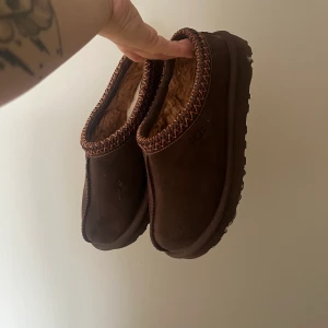Uggs tazz - Ett par Uggs tazz i nyskick. Säljes pga för små. 
