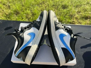 Jordan 1 low - Kan frakta och mötas upp😁