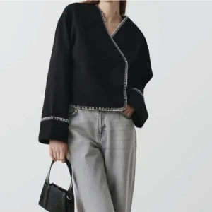 Gina Jacka blanket stitch  - Säljer denna väldigt eftertraktade jacka då den inte kommit till användning.. storlek L men passar M bättre skulle jag säga❤️