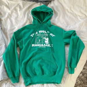 One of one - Helt ny one of one hoodie. aldrig använd. Nypris ca 1000, mitt pris 300 då de inte är min stil