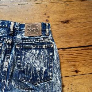 Ozma blekta Jeans - Nyskick, vida i benen och sitter bra. Säljer då de är för små på mig.
