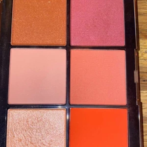 Nars after glow - Säljer min nars palett. Den är oanvänd och nypris är 1349:- säljer denna för 600kr