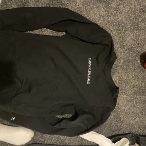 Calvin Klein sweatshirt - Bra skick skriv om du har frågor Köparen står för frakt