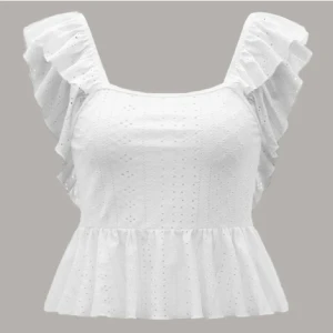 Topp - Säljer denna super fina toppen från shein då den aldrig kommit till användning. Den är i stl Xs och ord pris är 99kr men jag säljer den för 75kr + frakt. Hör av er om ni har frågor💗🤍