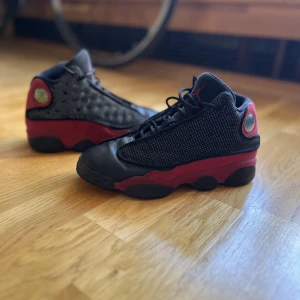 Jordan 13s skor - Hej, säljer mina jordan 13s, då dem inte passar mig längre, dessa är storlek 37,5, och är i samma skick som när de köptes. Köpta från foot locker.