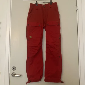 Fjällräven byxor  - Endast provade men tyvärr för små :(( nypris 1700kr  kan tänka mig gå ner i pris vid snabb affär möts upp i Malmö och fraktar