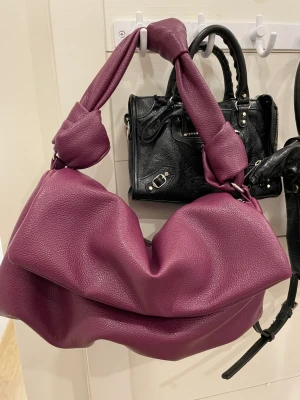 Väska - Från Gina trixat, läder ish