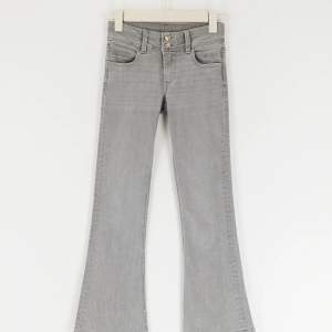 Säljer mina gråa jeans från Gina pågrund av att de är för små!💗🥰
