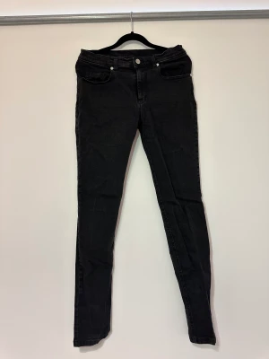 Jeans - Jag säljer dessa jeans för att de inte passar, använd endast en gång, storlek 29